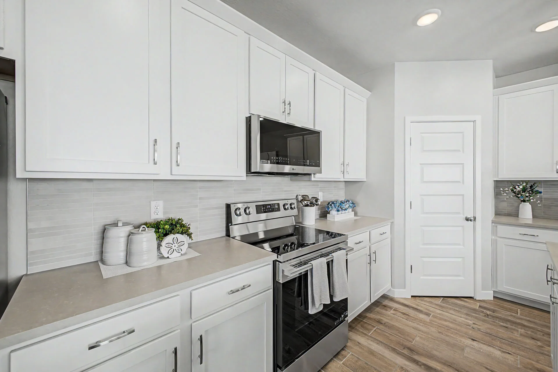 10 - 216 Kitchen 2