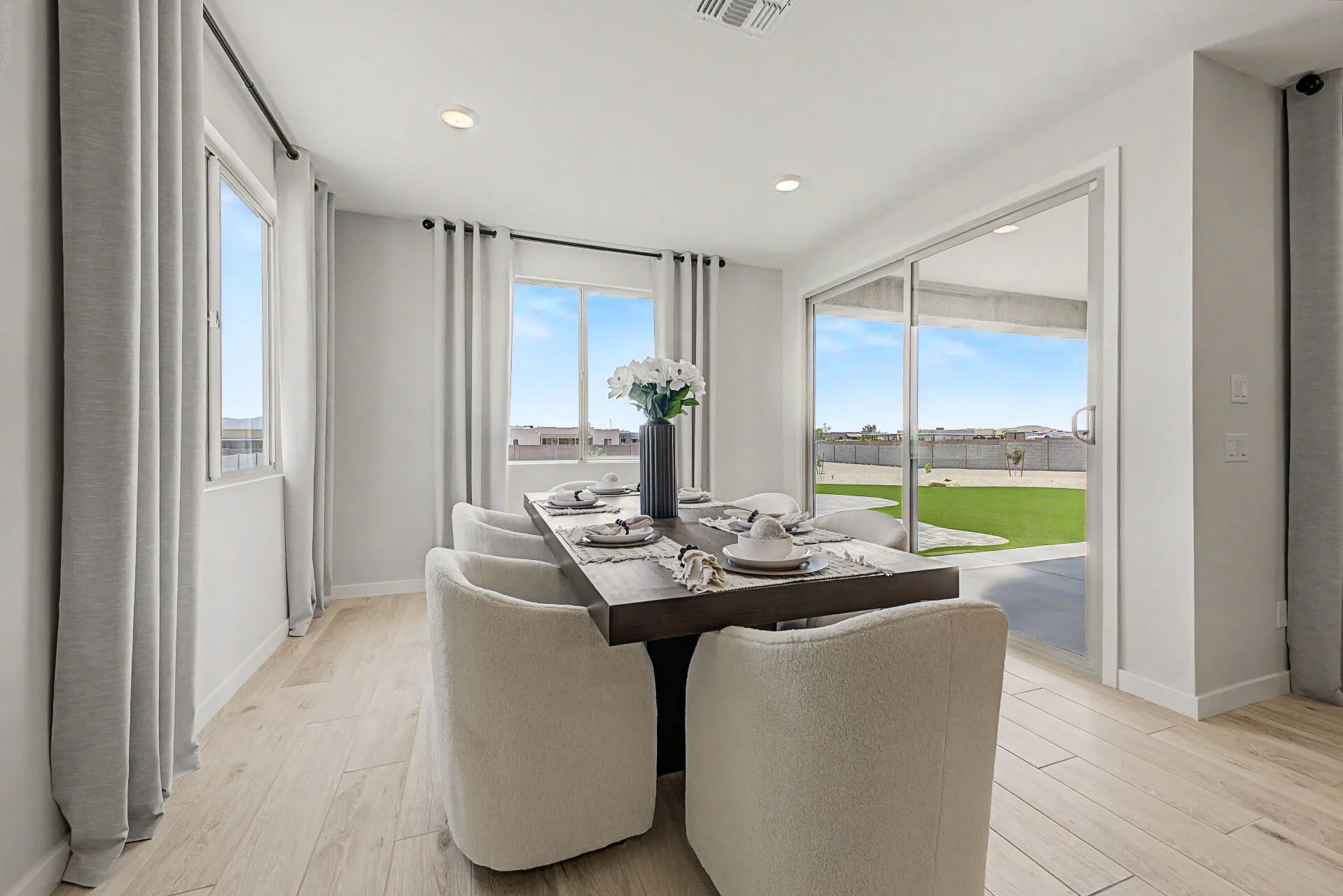 11 - 203 Dining