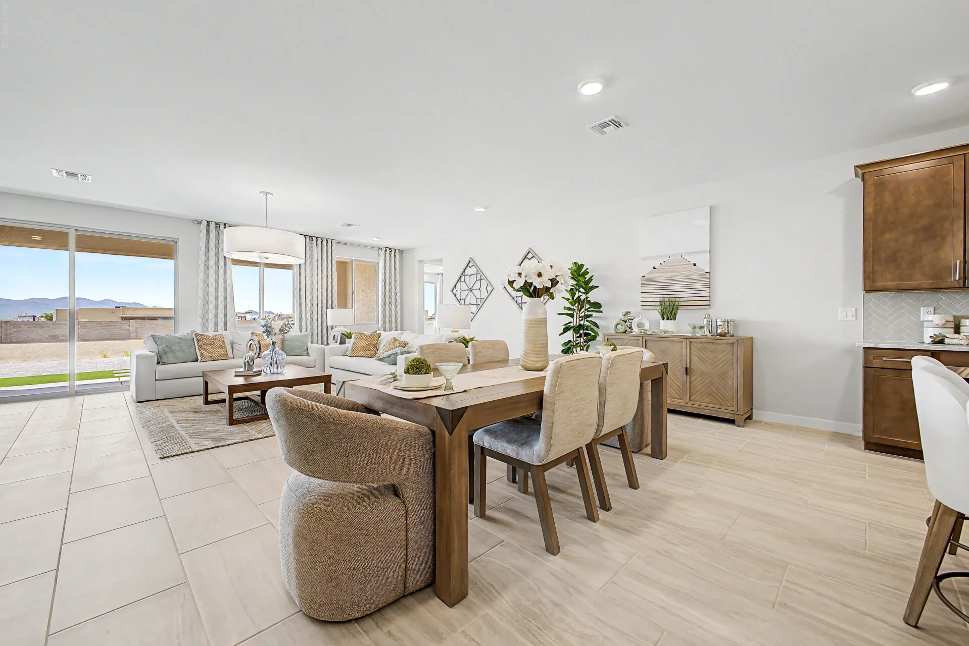 12 - 202 Dining 1