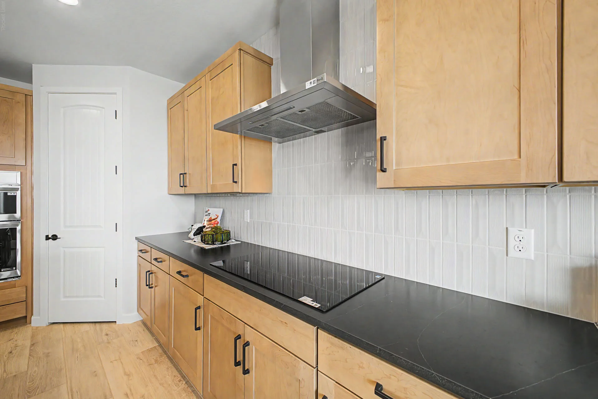 14 - 203 Kitchen 3