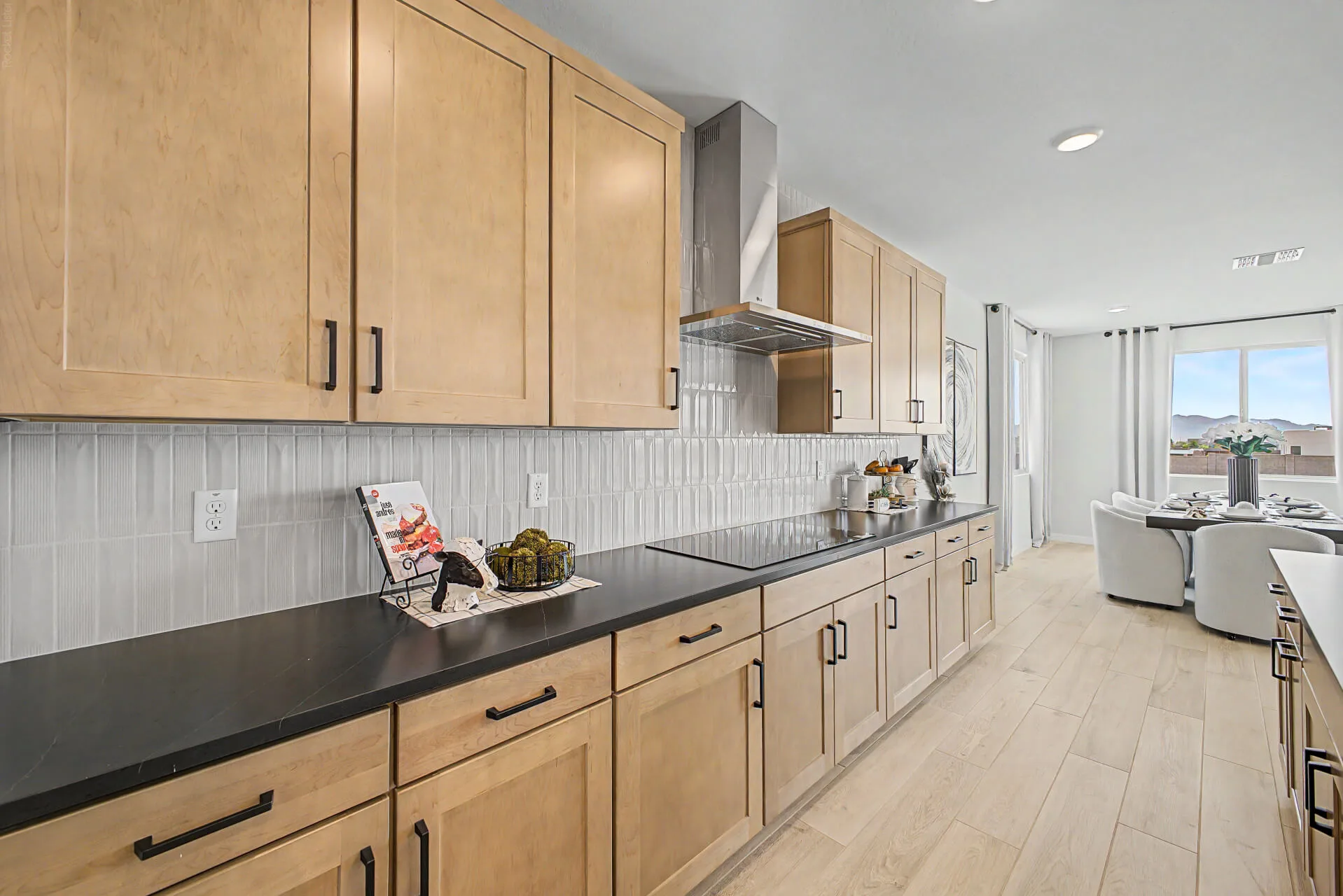 15 - 203 Kitchen 4