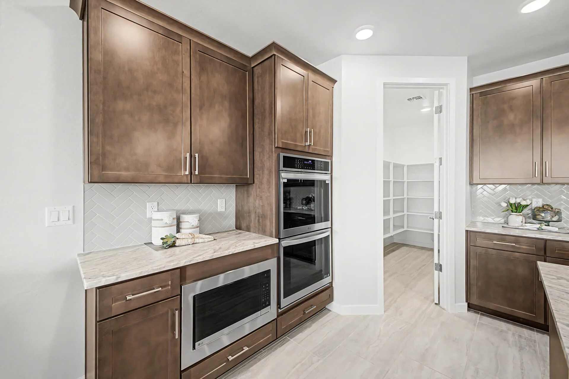 18 - 202 Kitchen 5