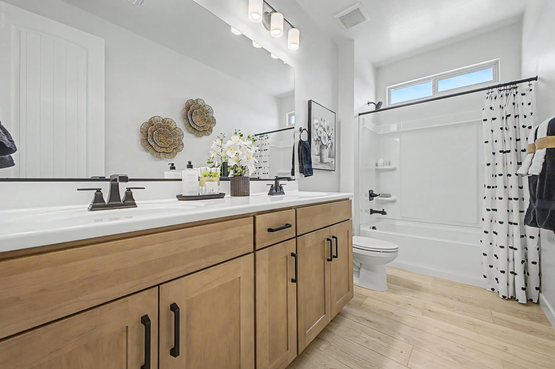 27 - 203 Bath 2