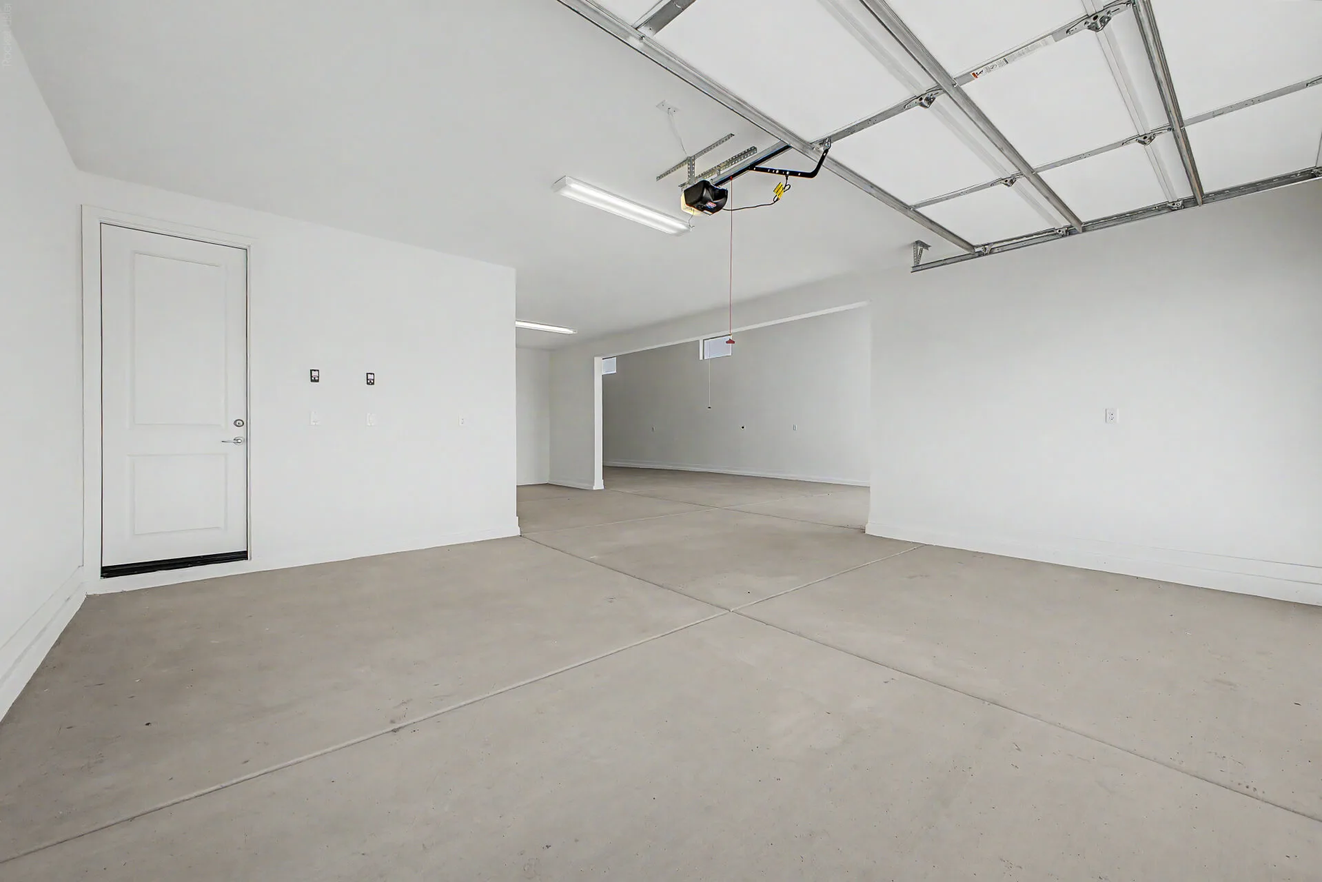 32 - 203 Garage 2