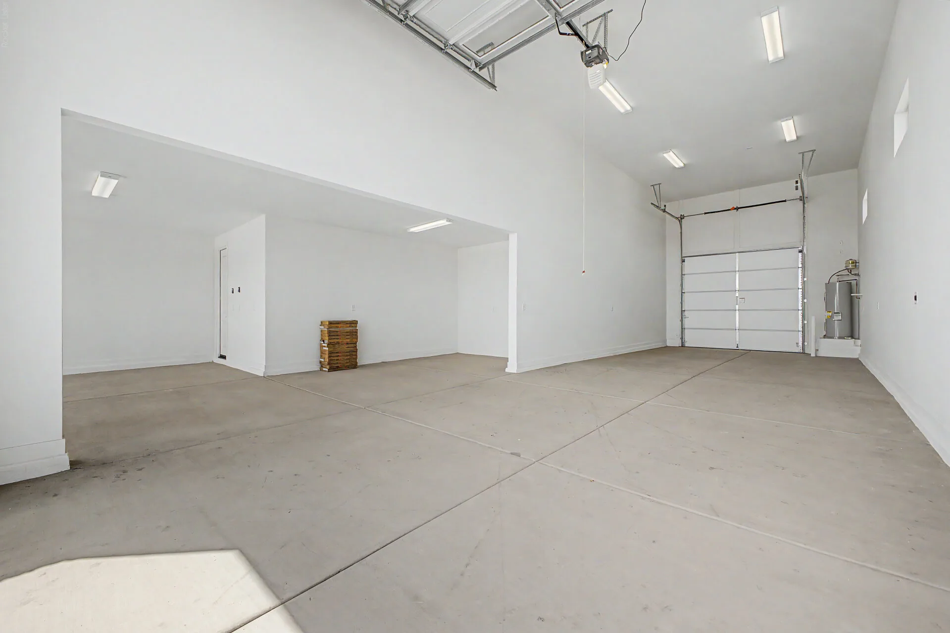 34 - 203 Garage 4