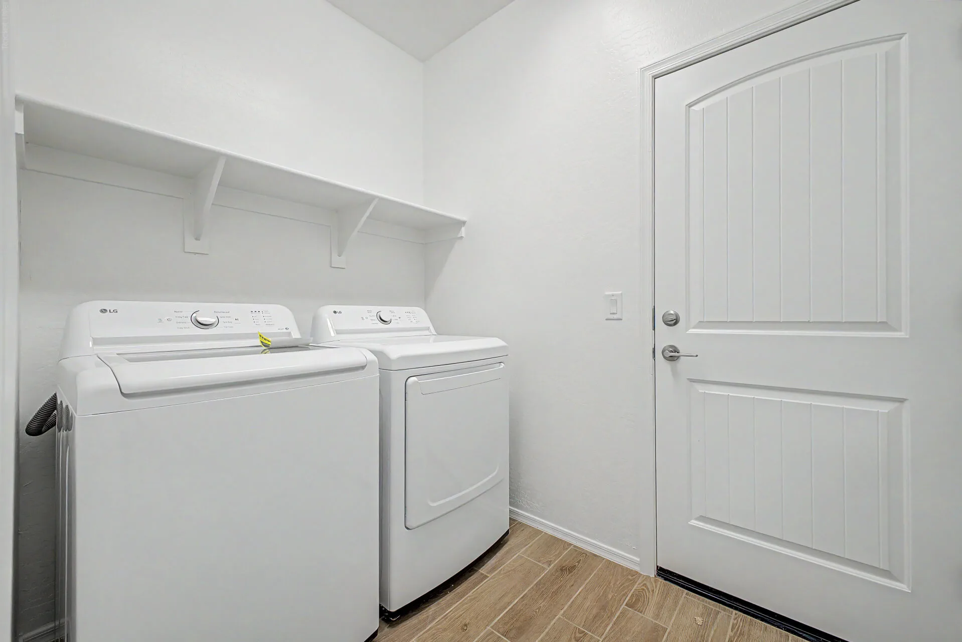 24 - Lot 43 Laundry 1